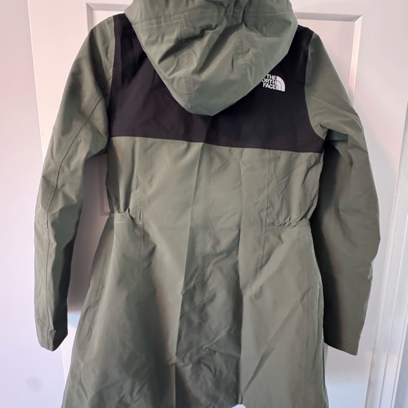 Women’s North Face Jacket - Picture 3 of 3